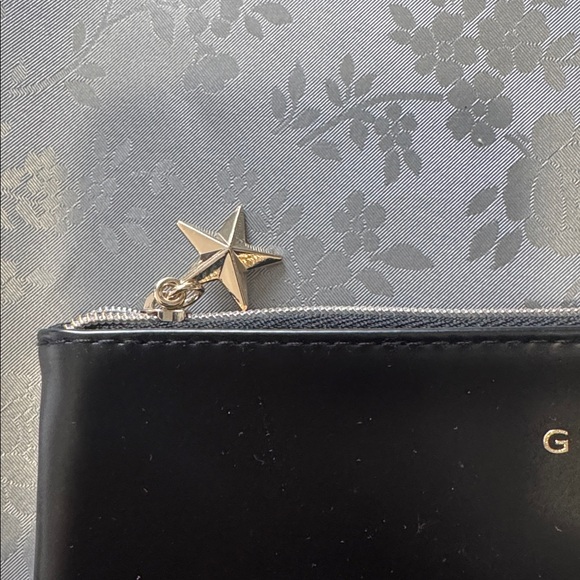 Givenchy Parfums cosmetics case - Picture 3 of 8